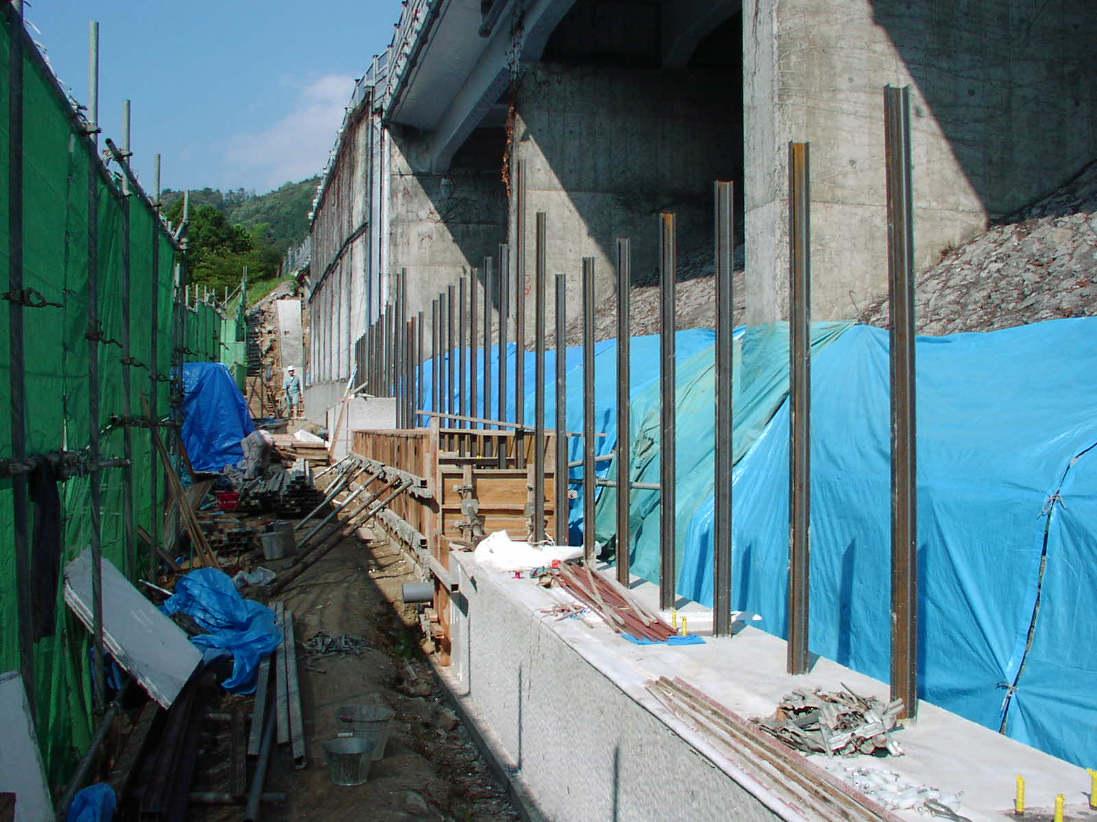 FCB工の支柱建て込み